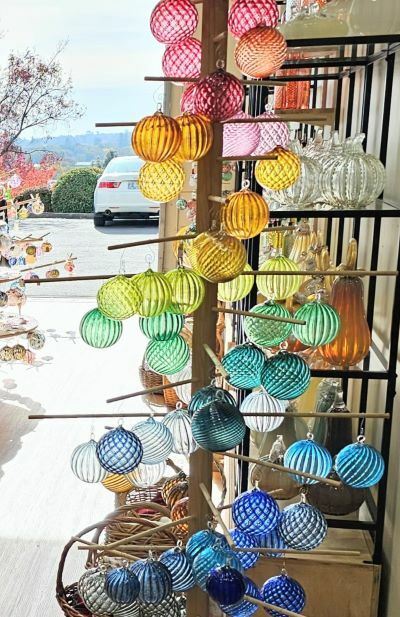 Single-Tone Ornaments