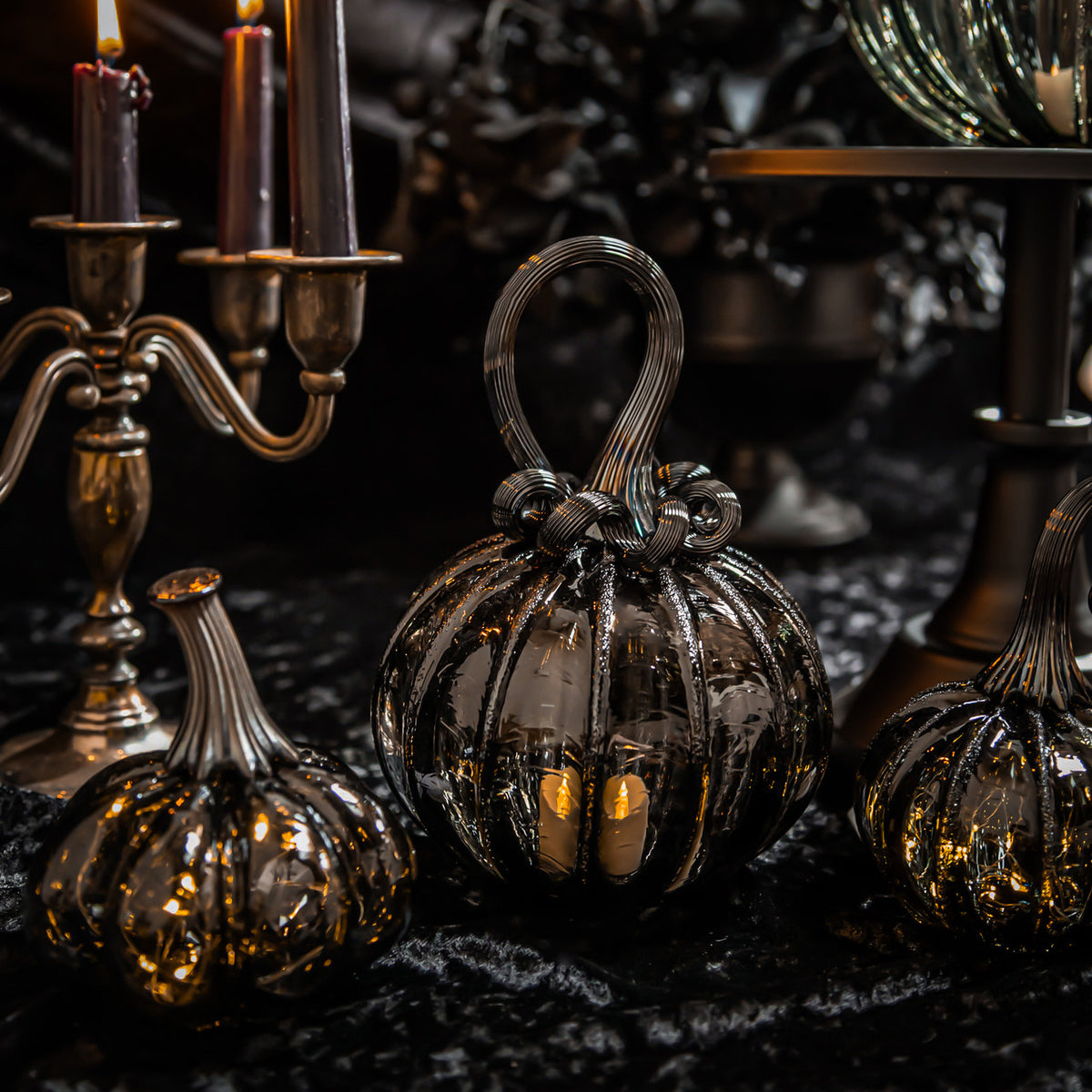 Raven Glass Pumpkin w/Tealight