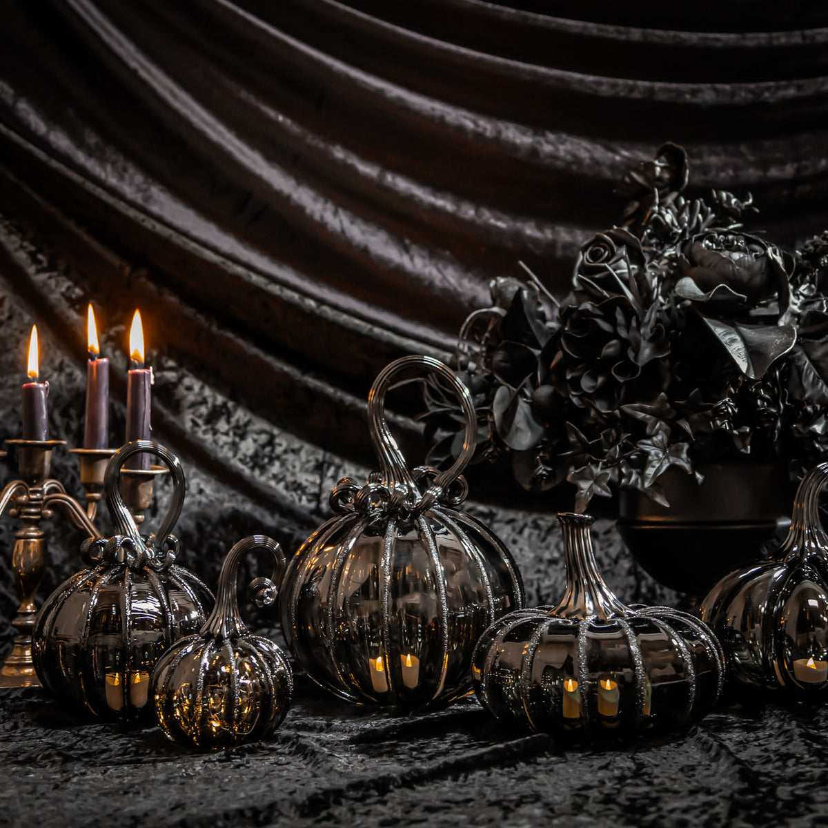 Raven Glass Pumpkin w/Tealight
