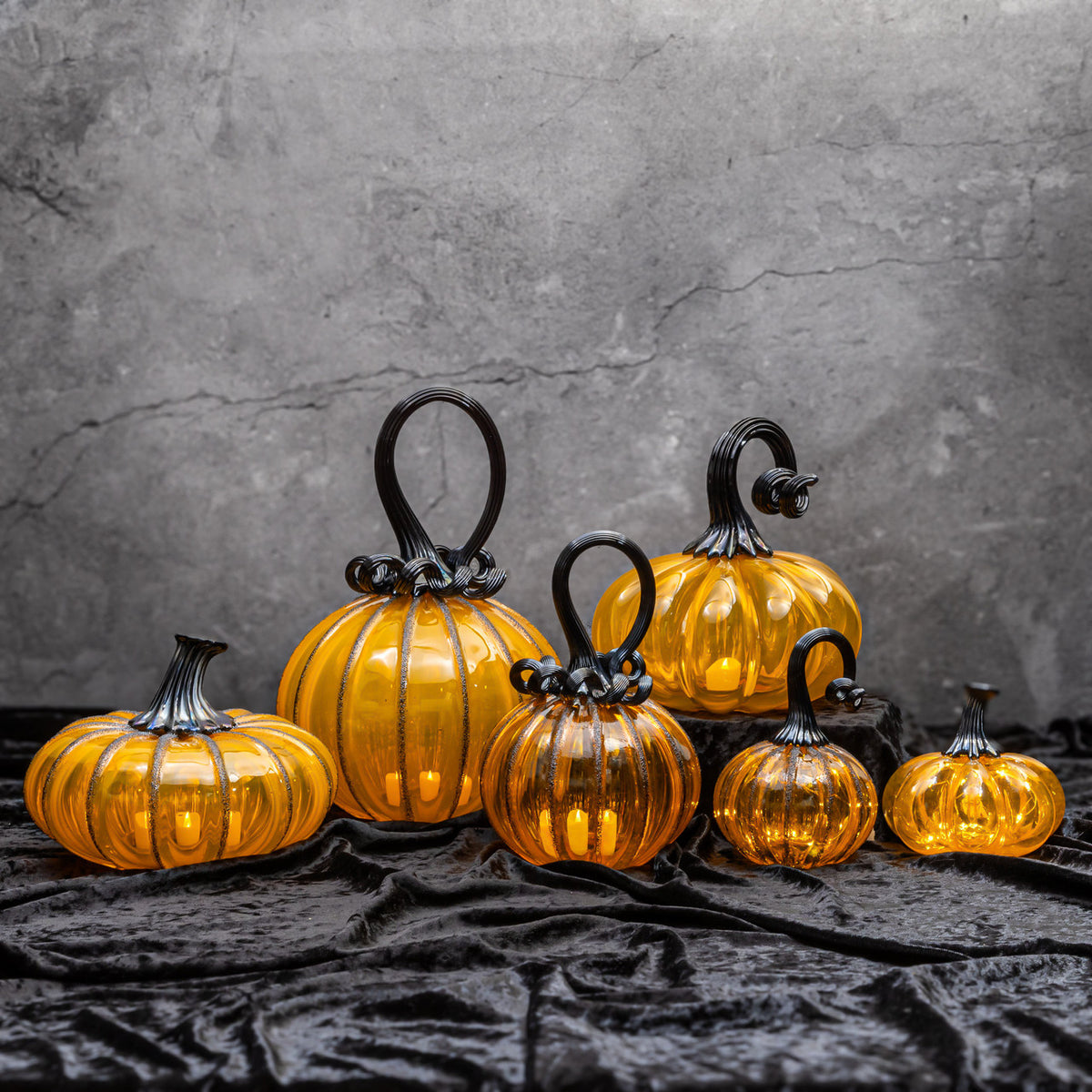 Hallow&#39;s Eve Glass Pumpkin w/Tealight