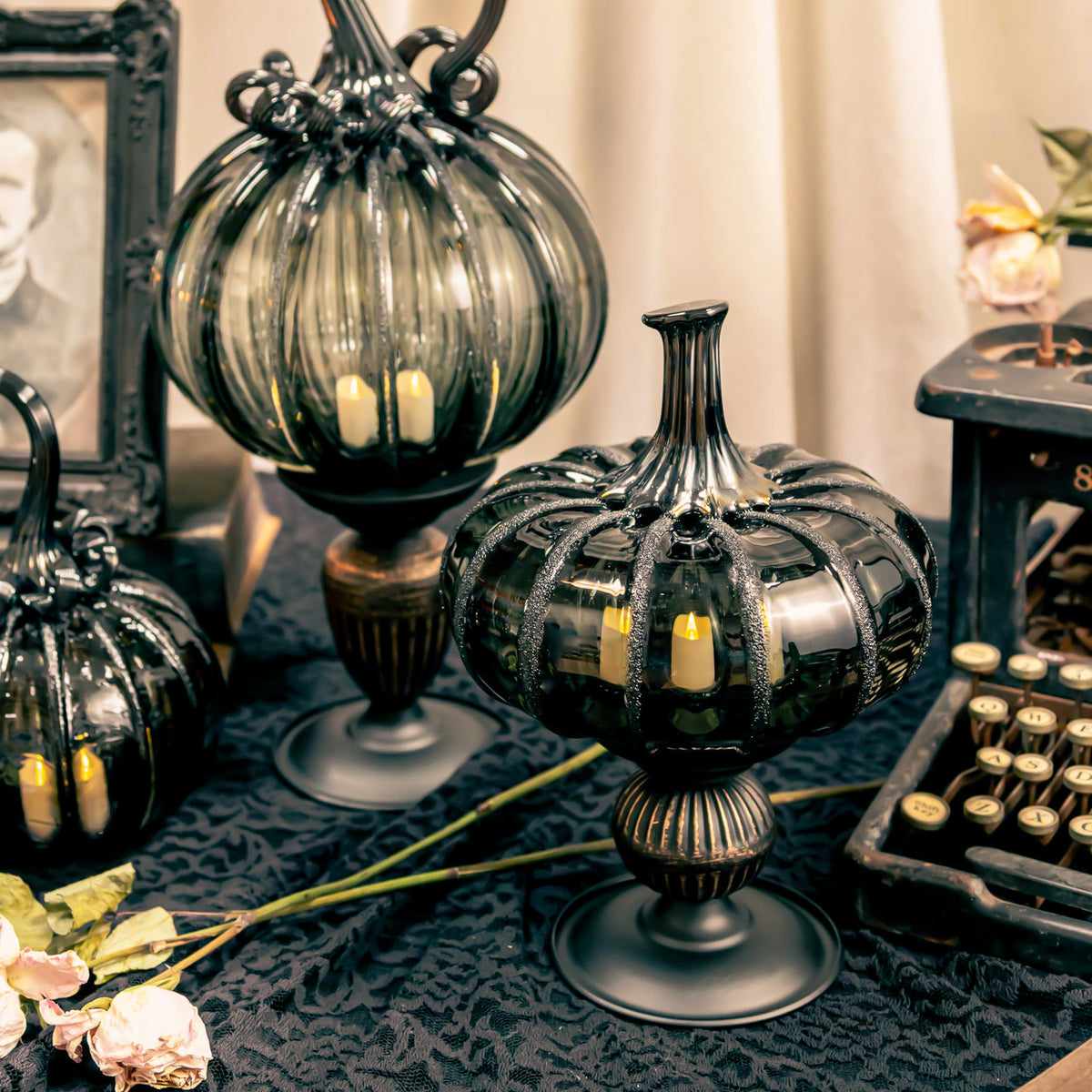 Raven Glass Pumpkin w/Tealight