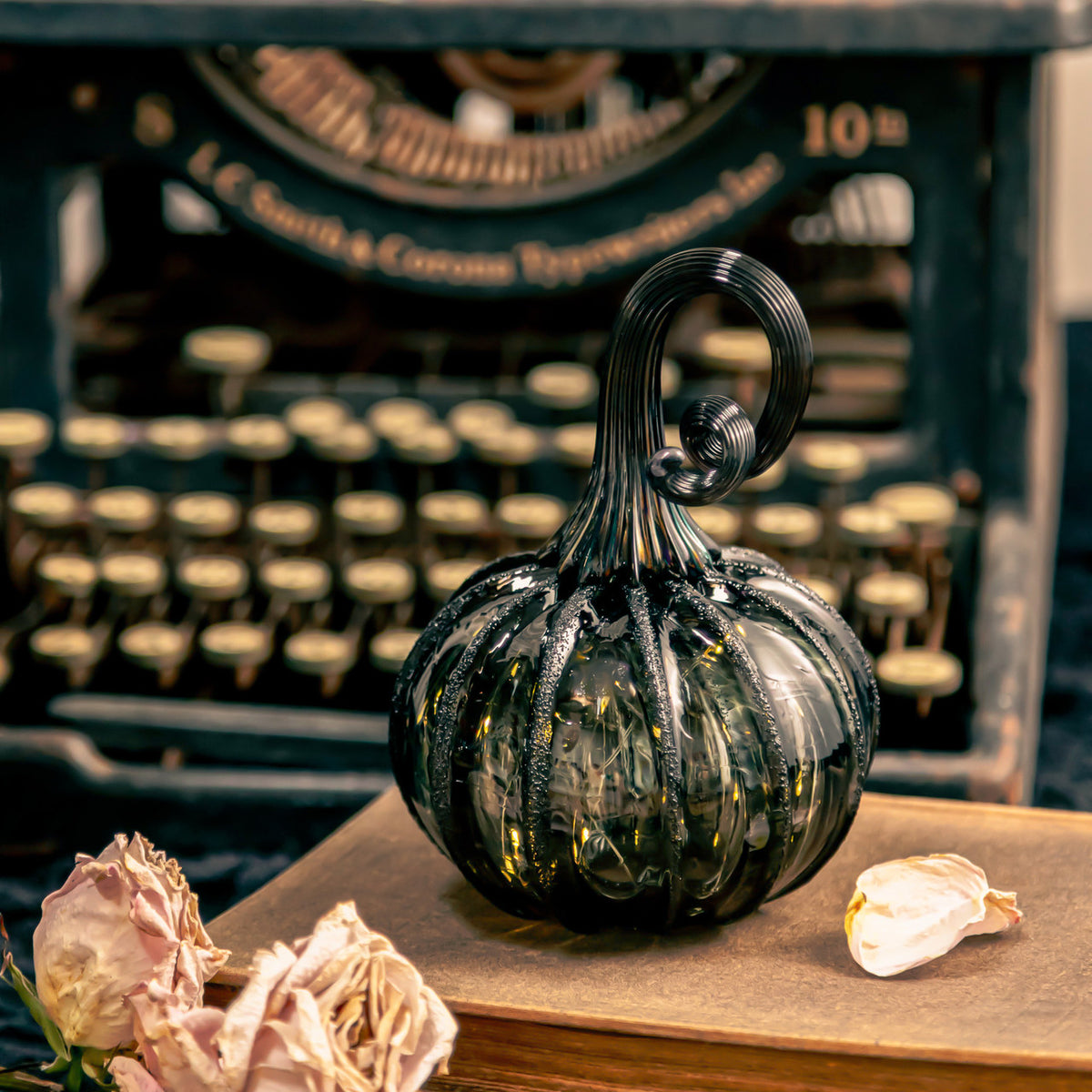 Raven Glass Pumpkin w/Tealight