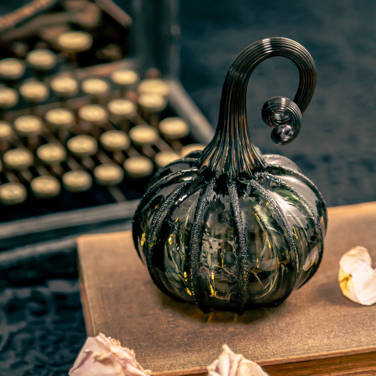 Raven Glass Pumpkin w/Tealight