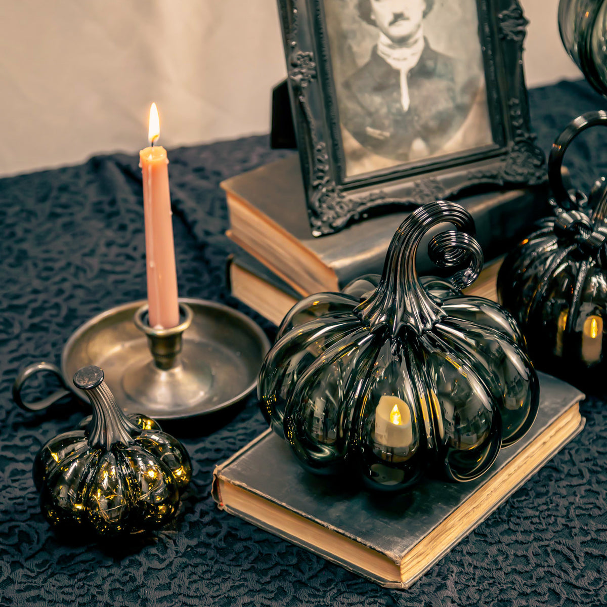 Raven Glass Pumpkin w/Tealight