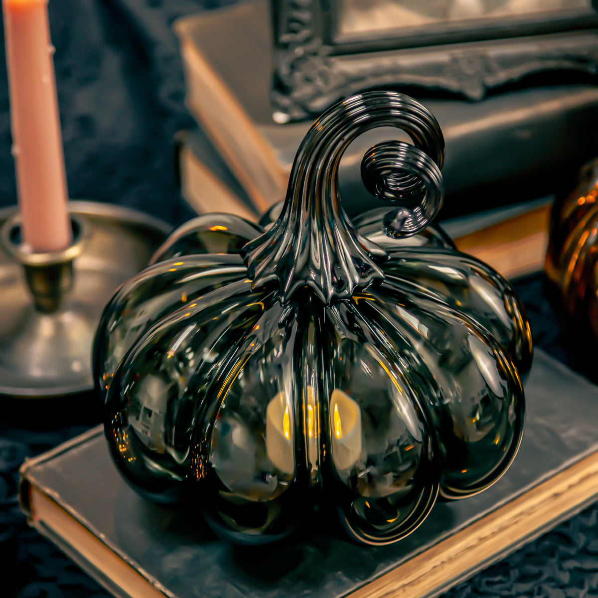 Raven Glass Pumpkin w/Tealight