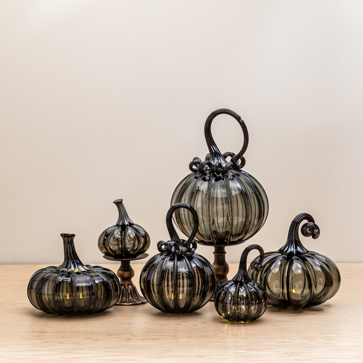 Raven Glass Pumpkin w/Tealight