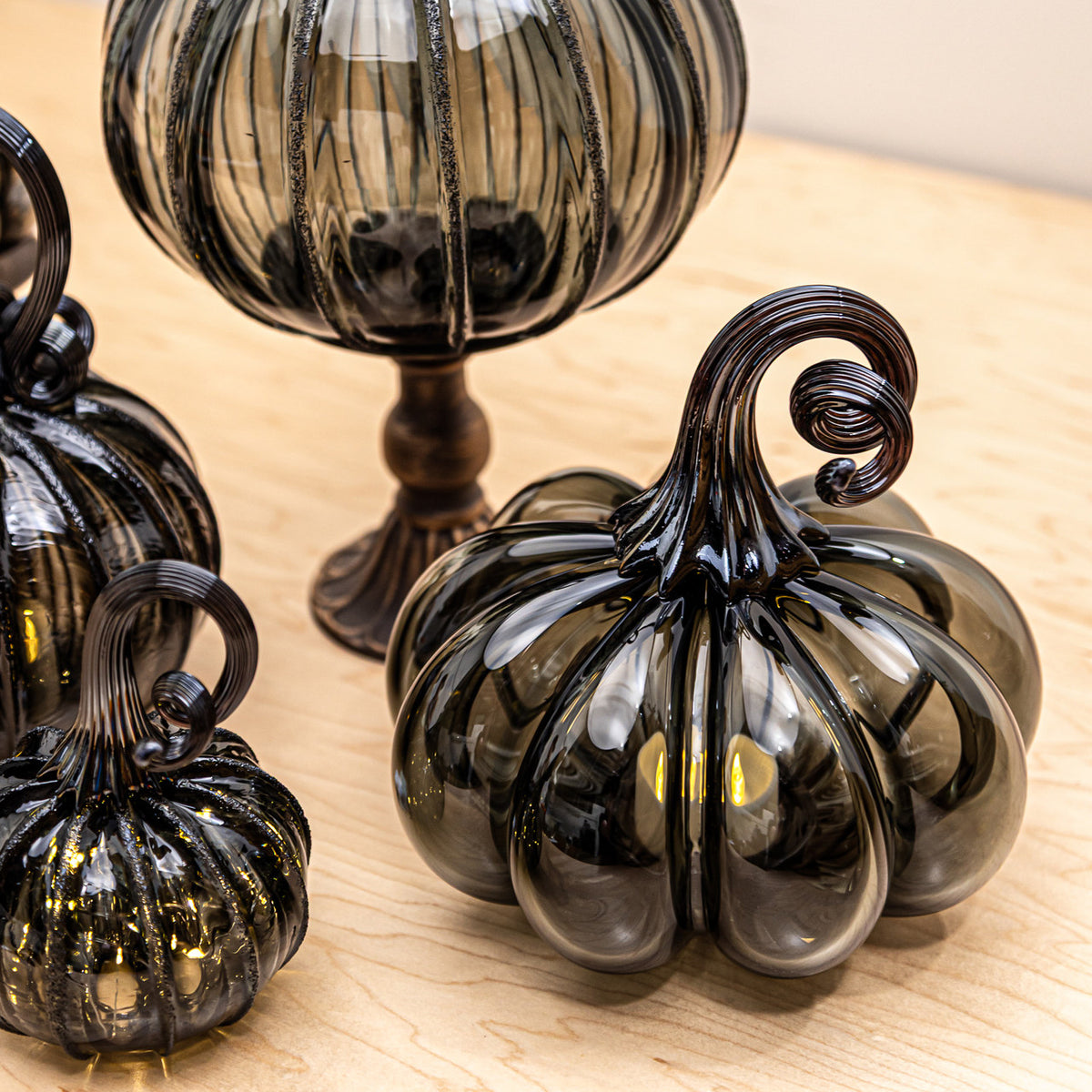 Raven Glass Pumpkin w/Tealight