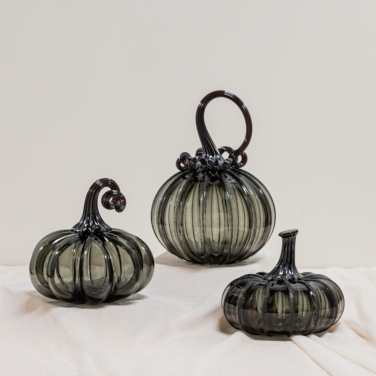 Raven Glass Pumpkin w/Tealight
