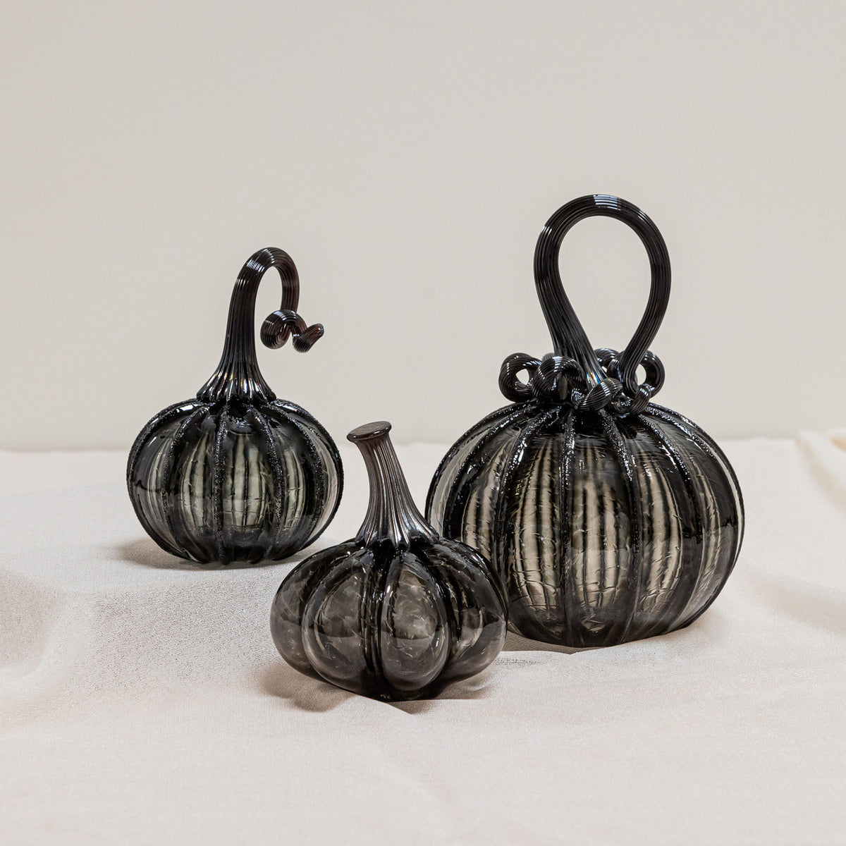 Raven Glass Pumpkin w/Tealight